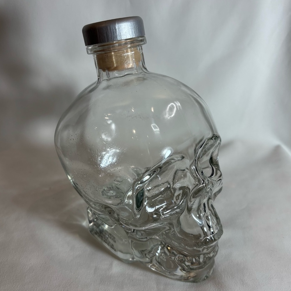 CRYSTAL HEAD VODKA Empty Clear Skull Glass Bottle with Silver Cap Decoration